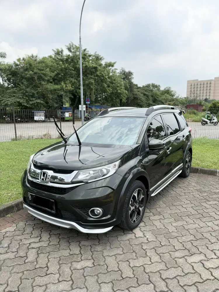 Honda BRV Prestige 2016 AT Matic Hijau Terawat Banget