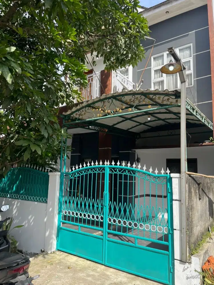 Disewakan Rumah 2 lantai di Tanah Baru