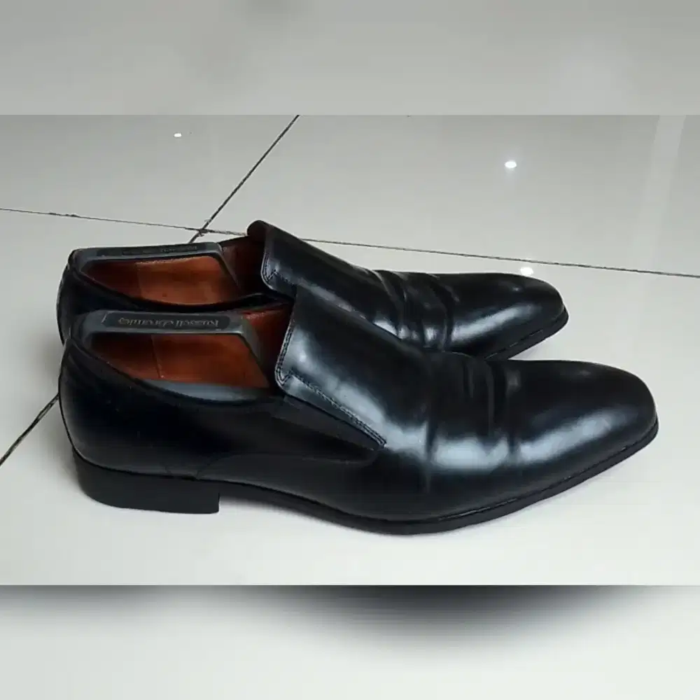 Size 42 sepatu kulit larrie original