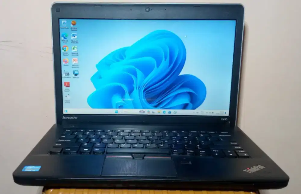 Laptop Lenovo Core i5 Ram 8GB sudah SSD Win11