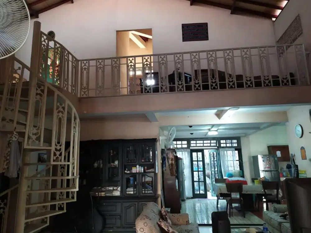 Jual rumah tanah sangat luas akses jalan bagus ciputat lebak bulus