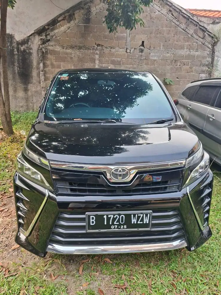Toyota Voxy  2019