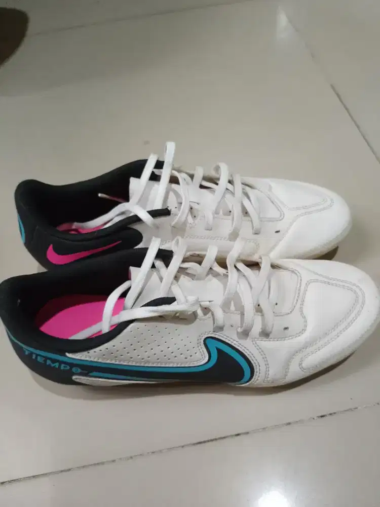 Sepatu bola nike tiempo legend 9