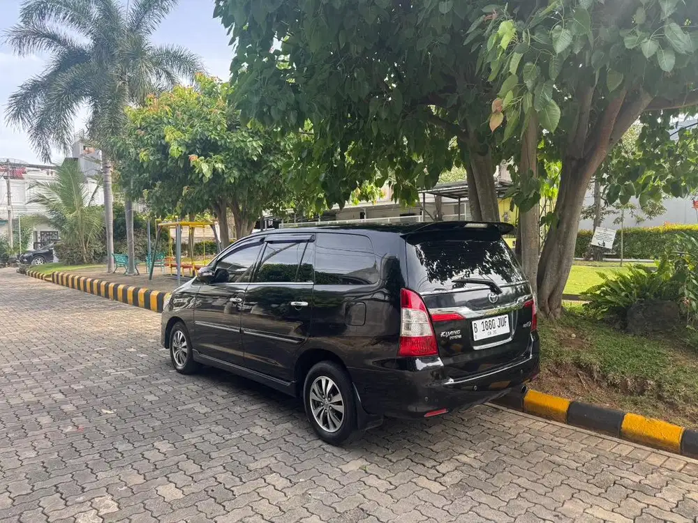 Innova V AT Diesel 2015