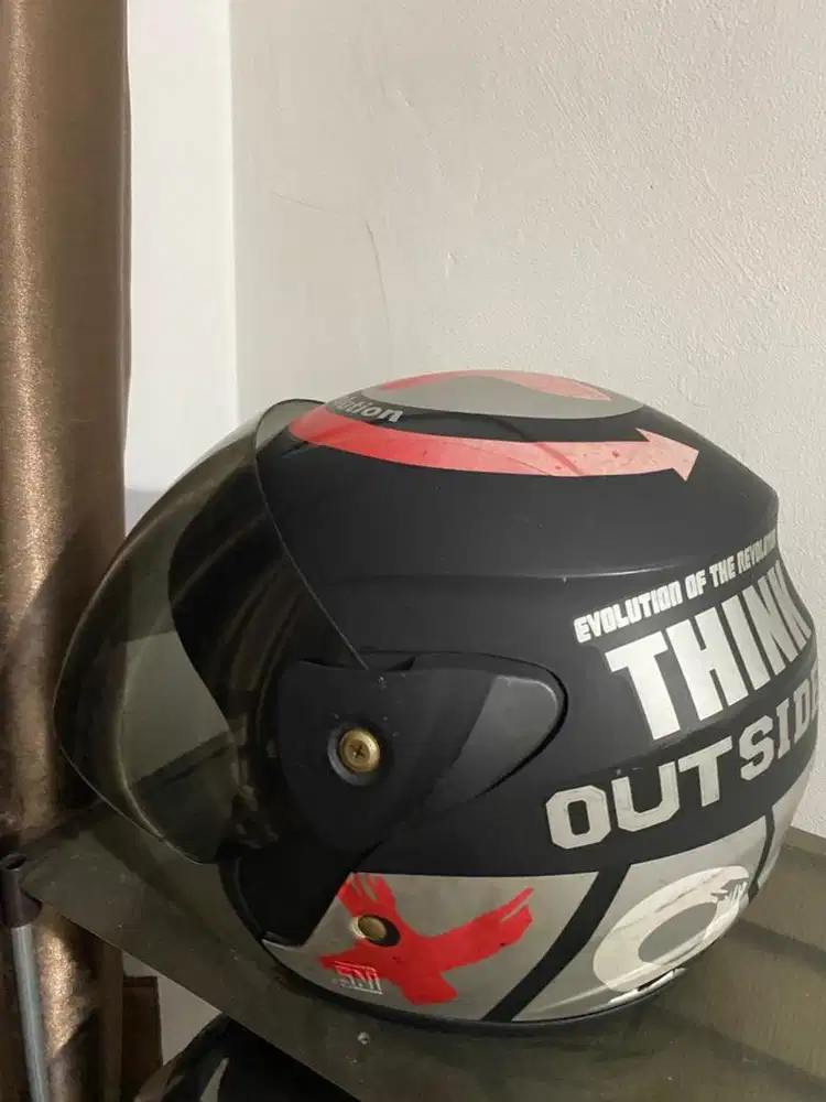 Helm untuk Berkendara