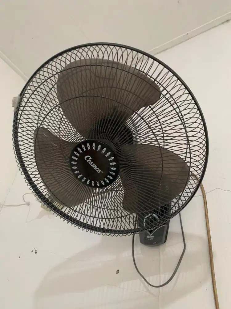 Kipas angin dinding cosmos