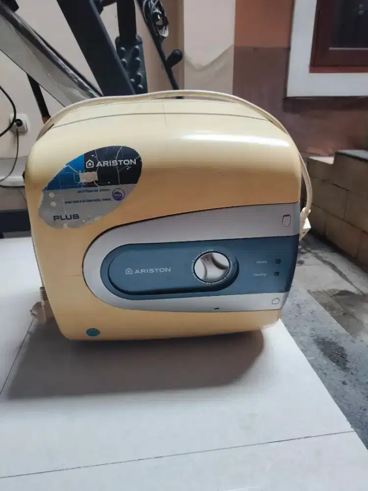 Water heater ariston