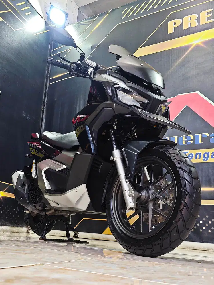 Honda ADV 160 non abs th.2022 low km. Kinyis2 .Anugerah motor rungkut