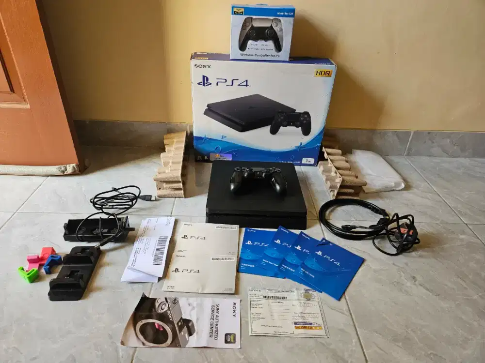 PS4 Slim Ori 1TB Seri 22 Istimewa