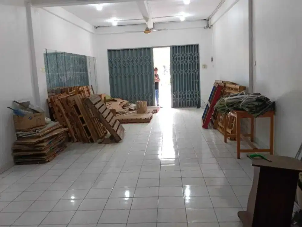 Dijual Ruko Gandeng Lokasi Strategis di Taman Royal
