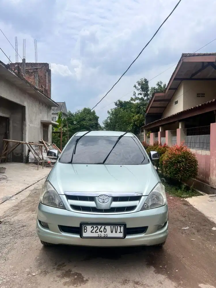 Toyota Kijang Innova 2005 Bensin
