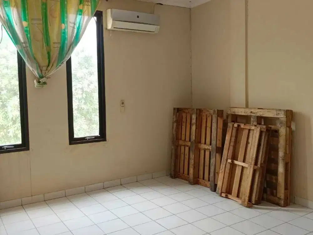 Disewa Ruko Gandeng Lokasi Strategis di Taman Royal