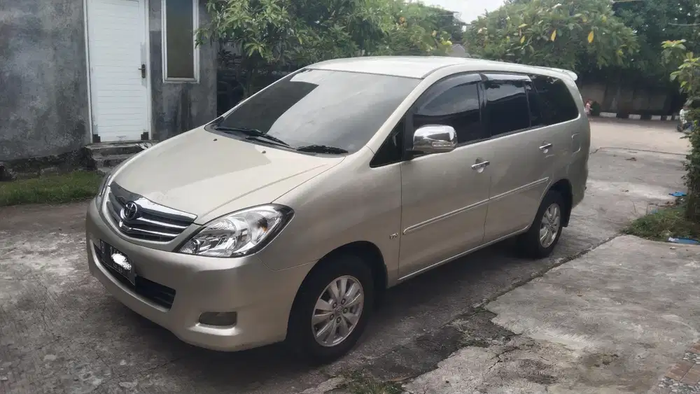 Toyota Kijang Innova 2011 Bensin