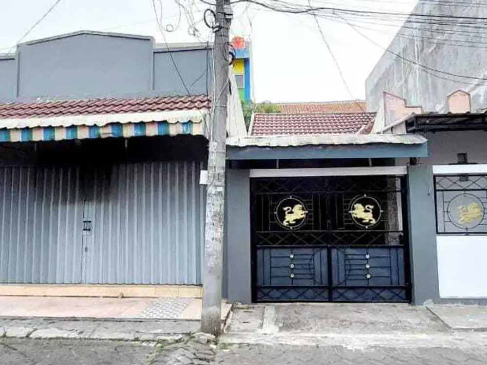Disewa Rumah Depan Sekolahan Ada Toko di Villa Regensi Tangerang