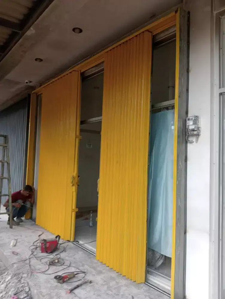 Rolling door dan folding gate besi