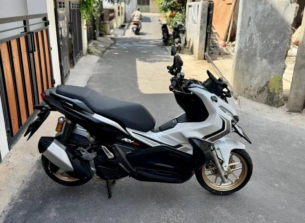 Honda ADV 150 ABS ISS (Tipe Tertinggi) MULUSSS Pajak Hidup Panjang