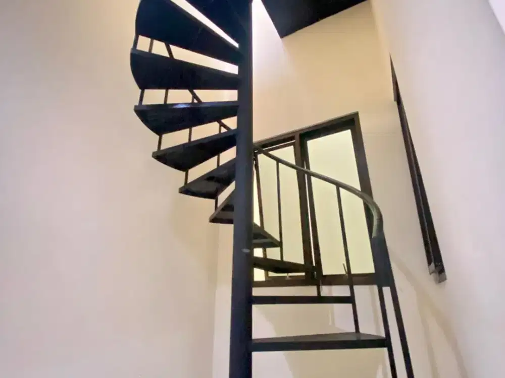 Dijual Cepat Harga Nego 2,5 Lantai Rumah The Gading Residence