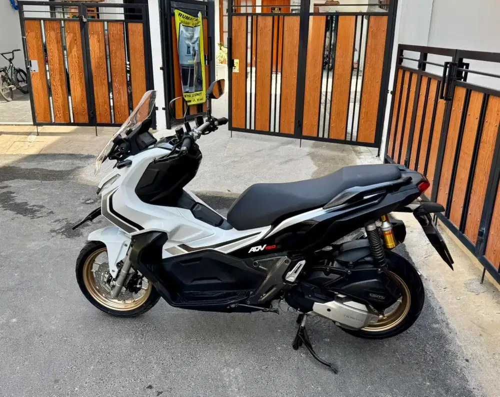 Honda ADV 150 ABS ISS (Tipe Tertinggi) MULUSSS Pajak Hidup Panjang