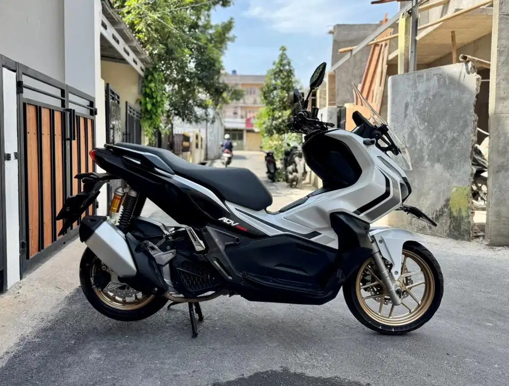 Honda ADV 150 ABS ISS (Tipe Tertinggi) MULUSSS Pajak Hidup Panjang