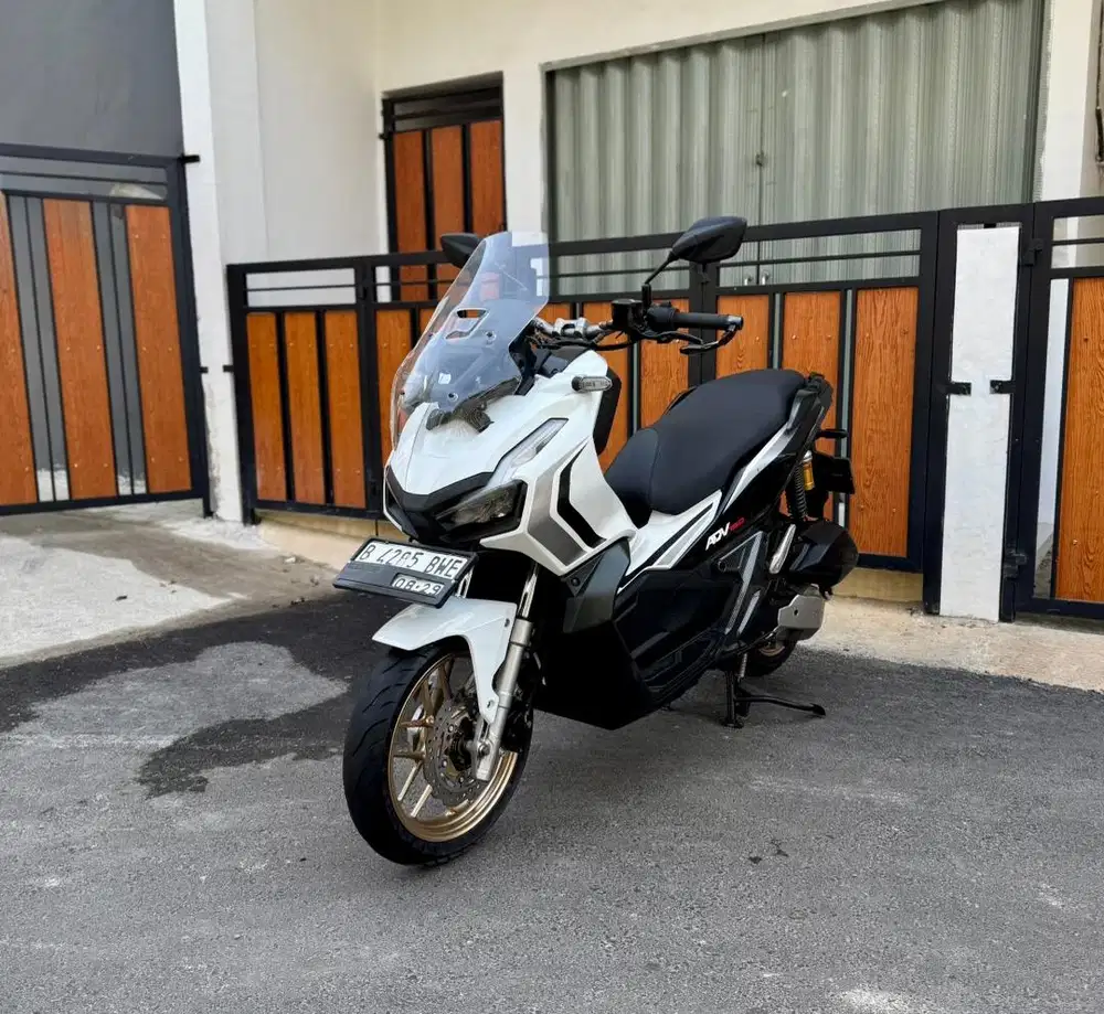 Honda ADV 150 ABS ISS (Tipe Tertinggi) MULUSSS Pajak Hidup Panjang