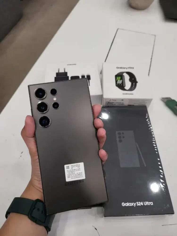 Samsung Galaxy S25 Ultra 12/256GB Free smart tv 32 inch