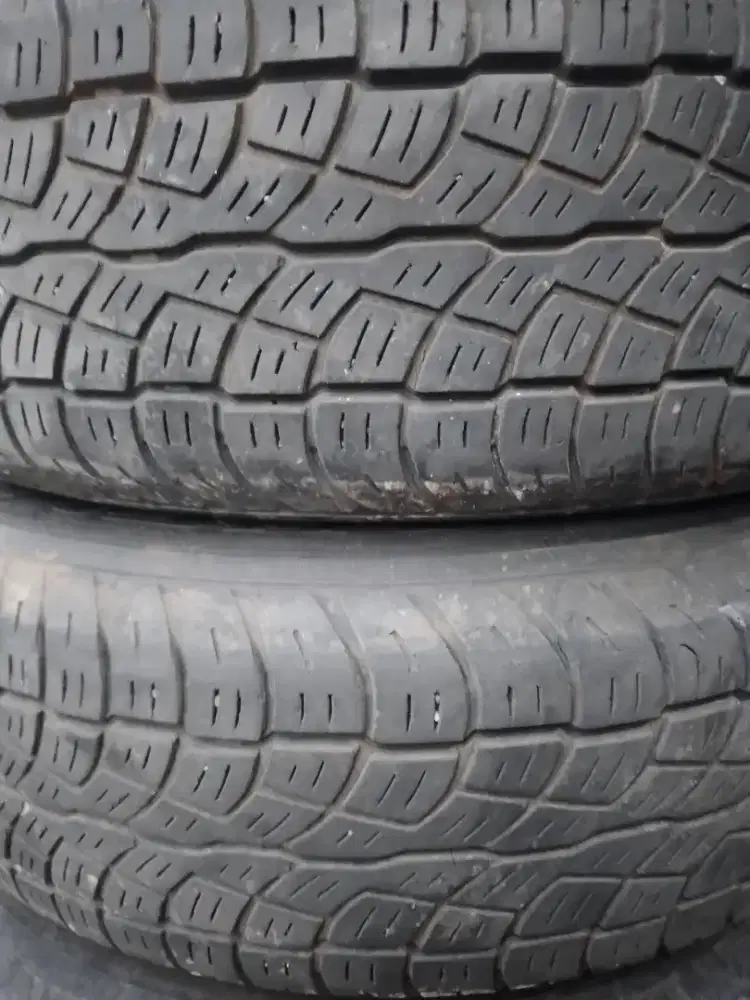 Ban 205/70/R15 bridgestone