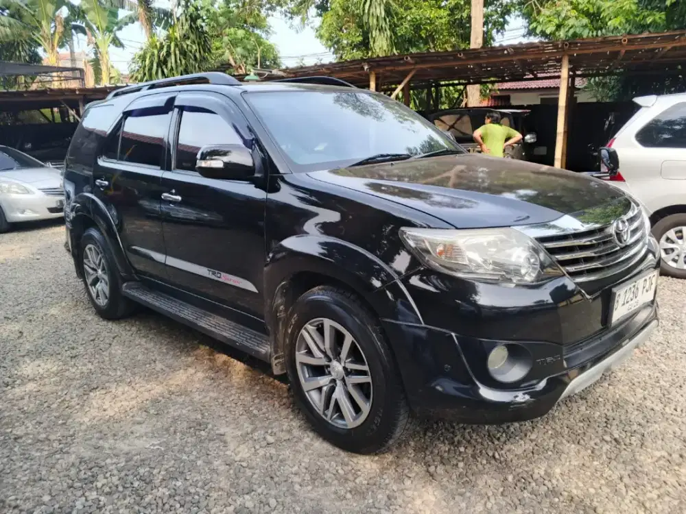 TOYOTA FORTUNER G TRD AT BENSIN 2013