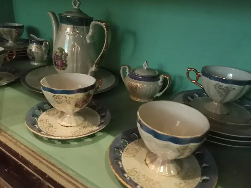 Cangkir Jadul Porselen Tatakan Berlubang