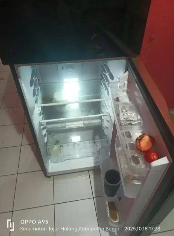 KULKAS POLYTRON 2 PINTU SEPERTI BARU