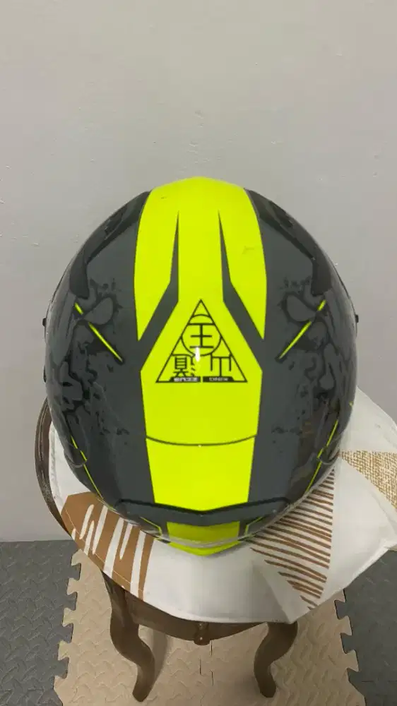 Zeus ZS 813 like New