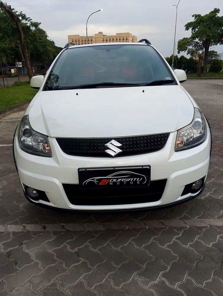 SX4 AT 2012 / S-XOVER AUTOMATOC PUTIH