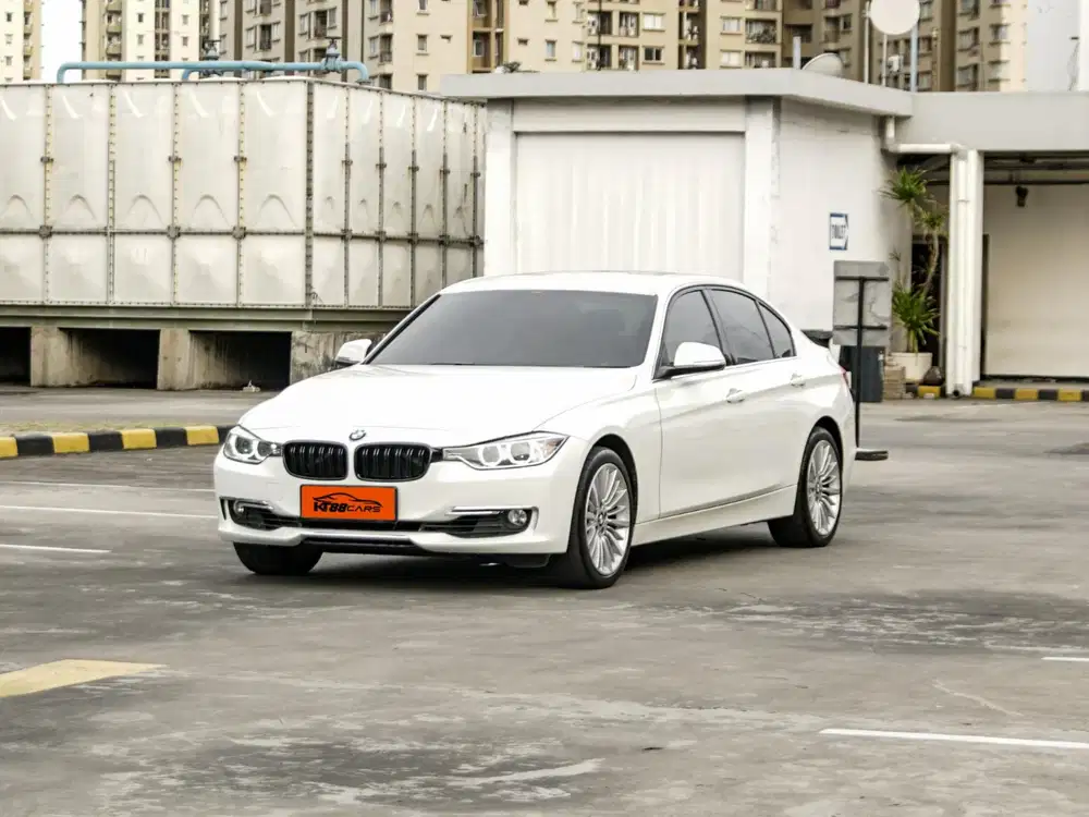 BMW 320i Luxury 2013