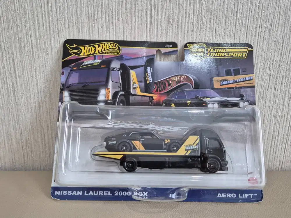 Hot Wheels Premium Nissan Laurel