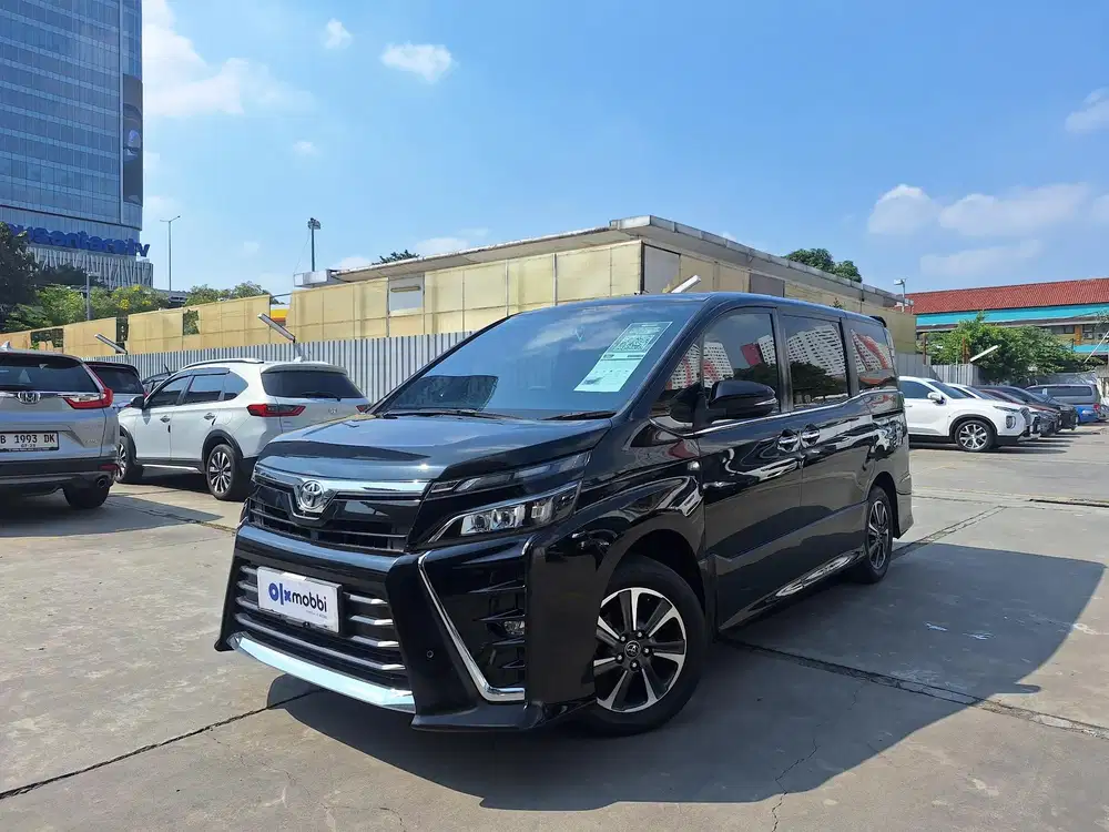 Pajak Panjang - Toyota Voxy 2.0 Bensin-AT 2018