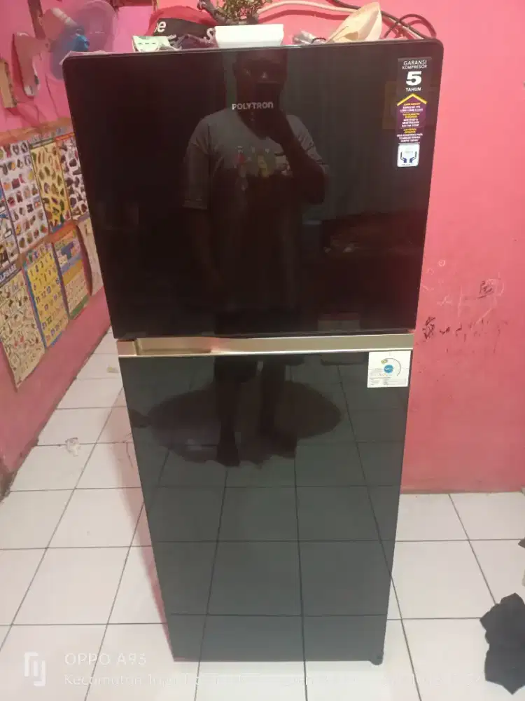 KULKAS POLYTRON 2 PINTU. JUAL CEPAT