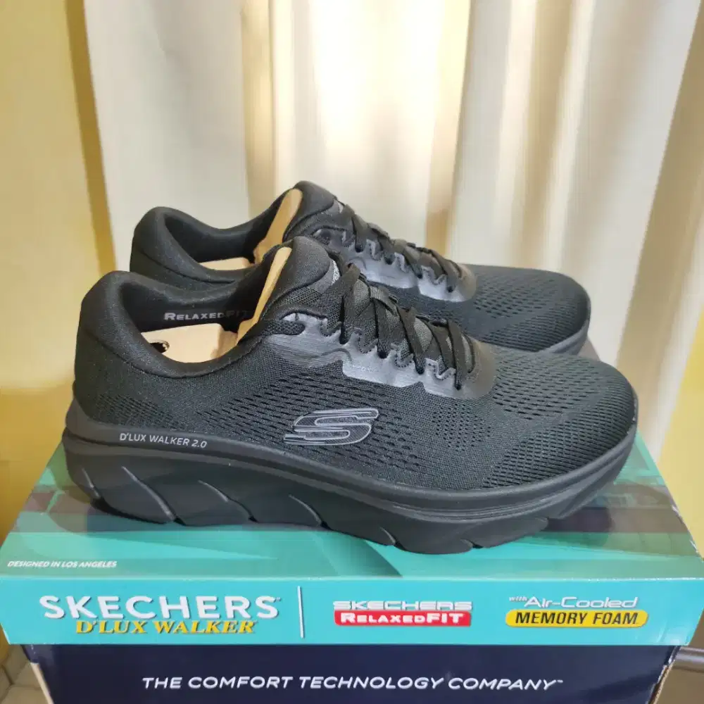 Sepatu Skechers Walker