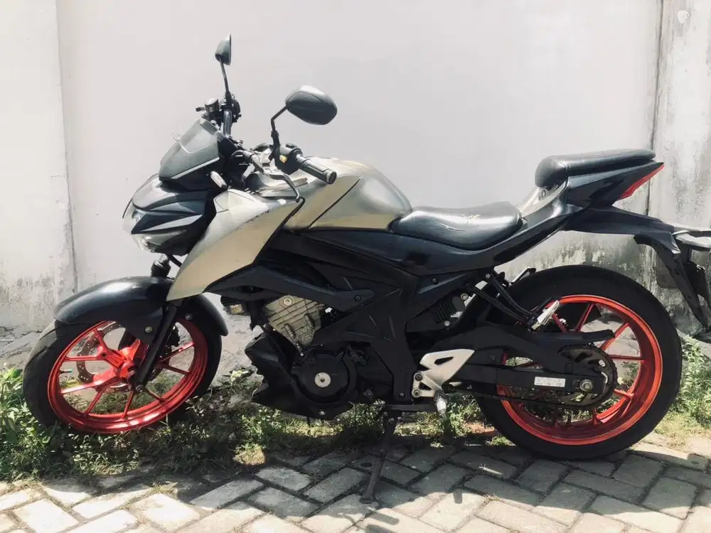 Suzuki GSX-S150 Abu-Abu