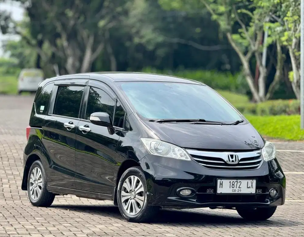 DP 4 jt! Honda Freed PSD Matic 2013 AC Dobel Antik Spt Baru!!
