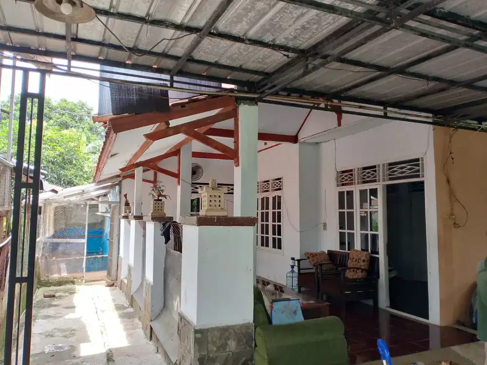 Rumah dengan tanah yang luas di Bojong gede