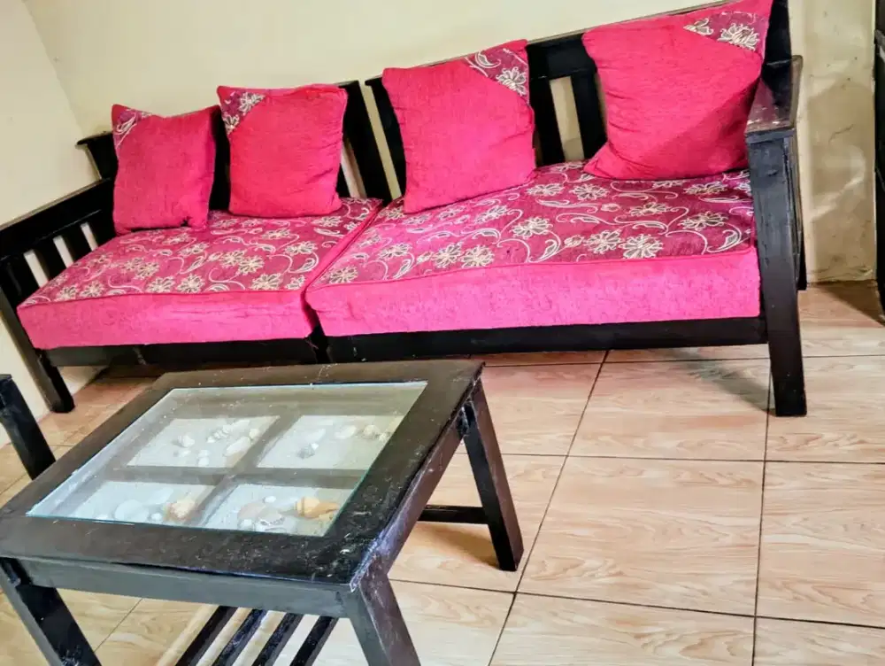 Meja makan, kursi keluarga dan meja