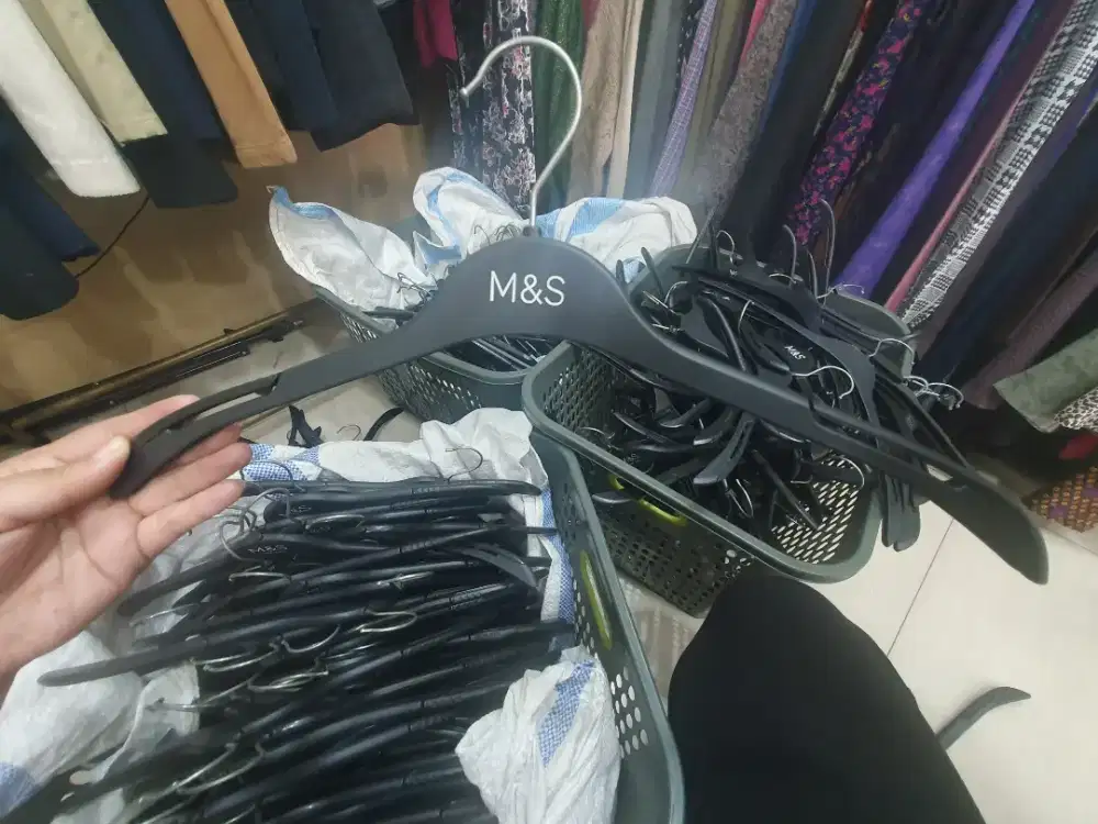 Hanger Baju Dewasa M&S per lusin (10k/ isi 12 pcs)