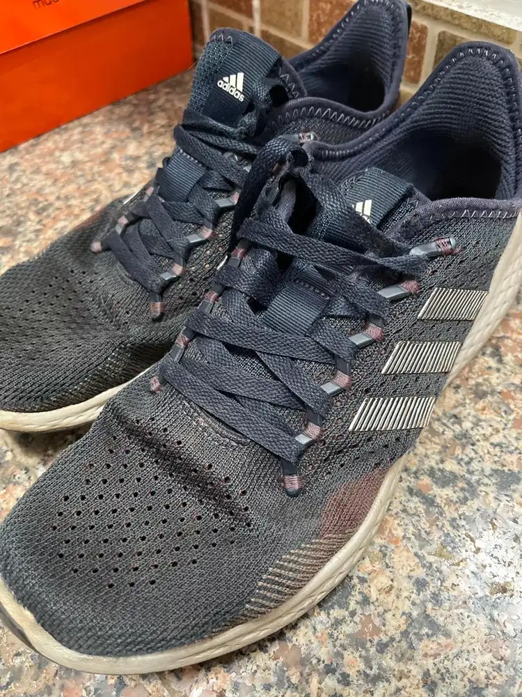 Sepatu Adidas good condition