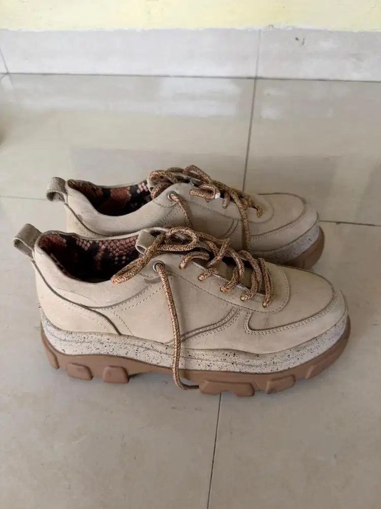 Sepatu wanita merk BERSKHA