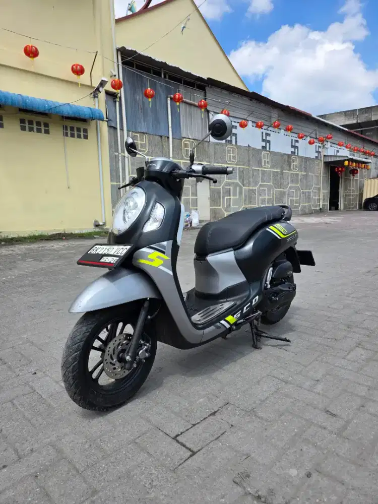 Honda Scoopy Sporty Hitam Silver 2023