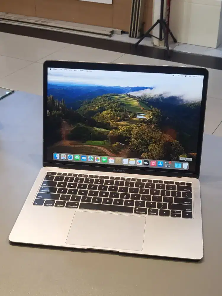 Macbook Air 2019 i5 8/128GB