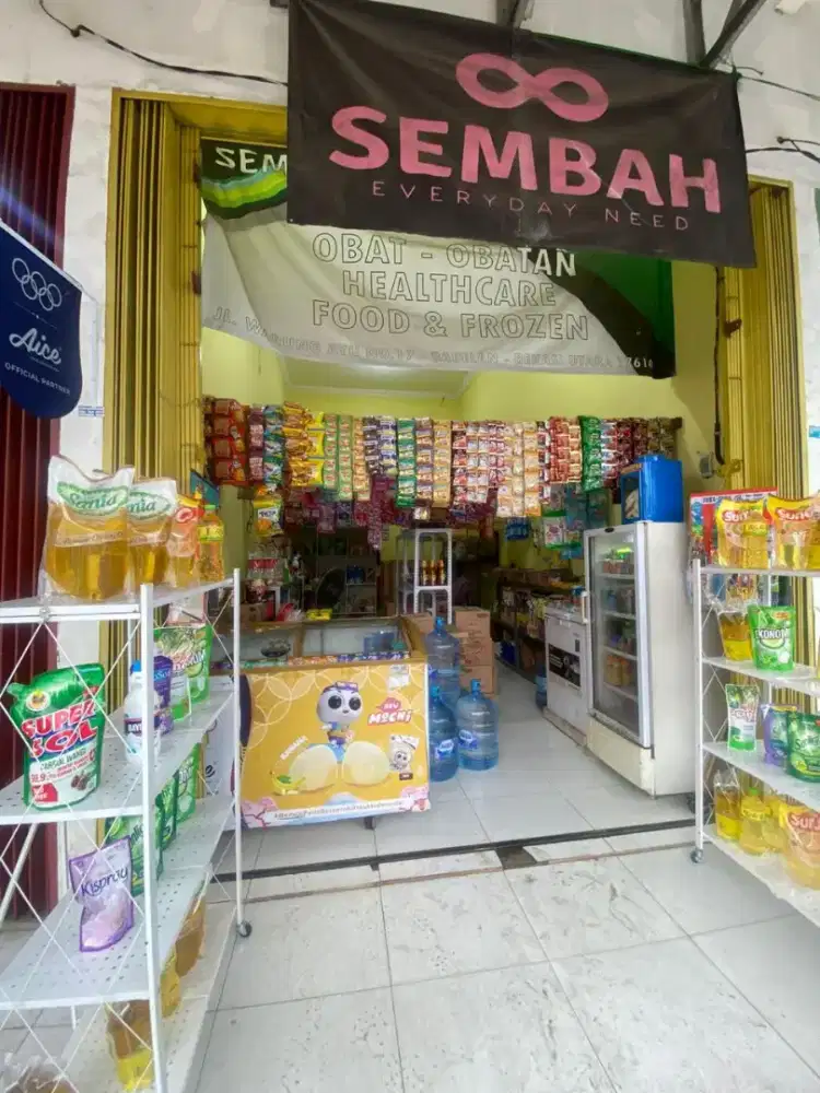 Cuci gudang warung sembako dan peralatannya..