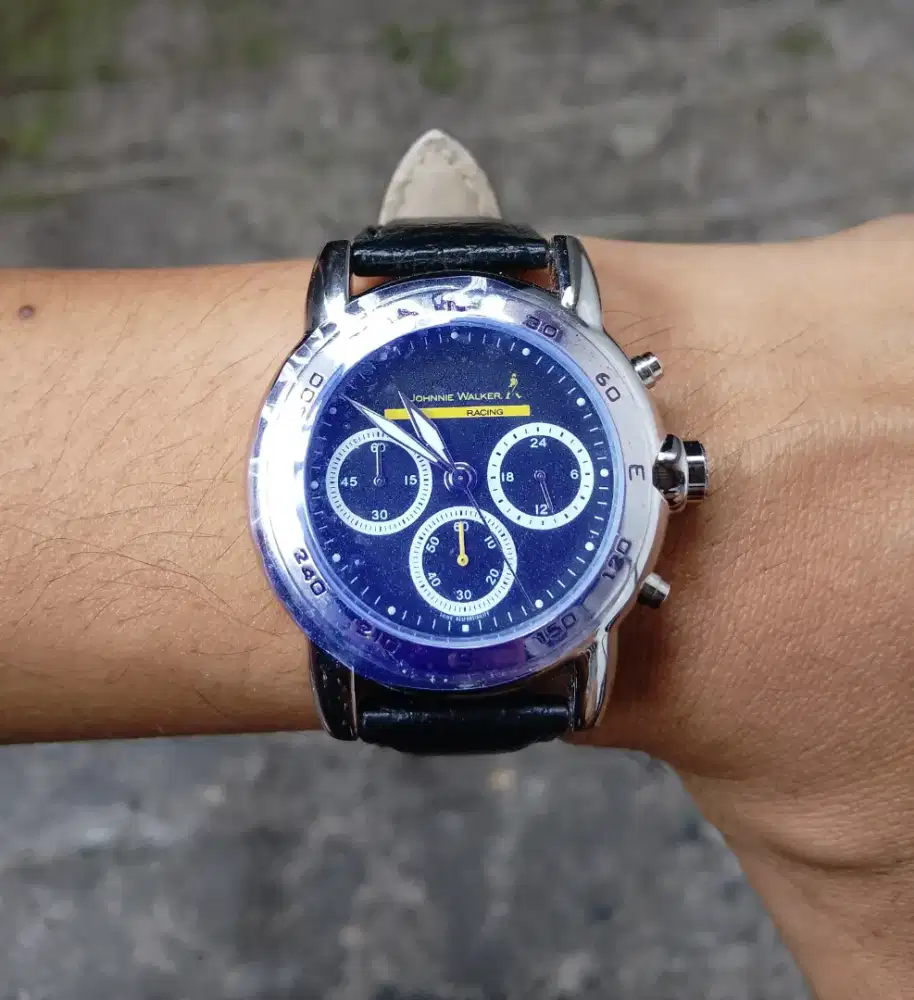 Jam tangan Johnnie Walker