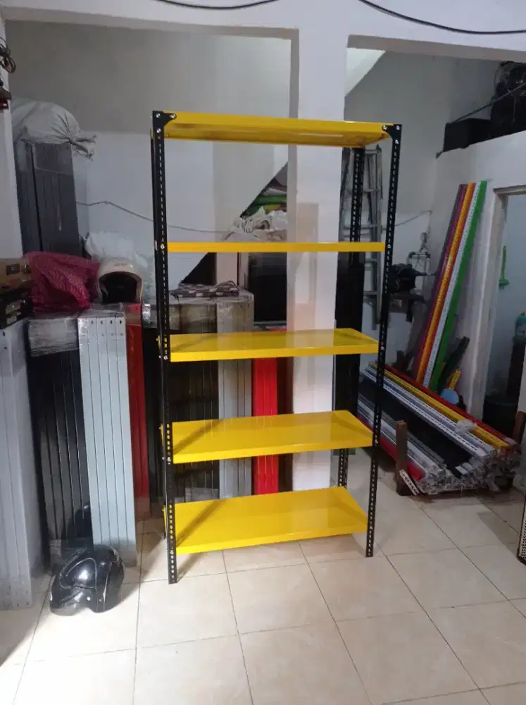 Rak besi rak perlengkapan rumah