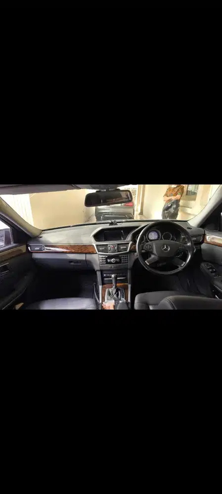 Mercedes-Benz E200 2011 Bensin