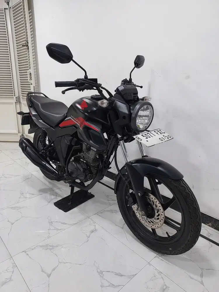 Honda CB Verza 150 2025 Bln 1 Km 3 rb perak Like new Mulus